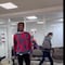 Aeropuerto Internacional de Cancún: Hombre rompe vidrios y explota contra agentes de Migración (VIDEO)