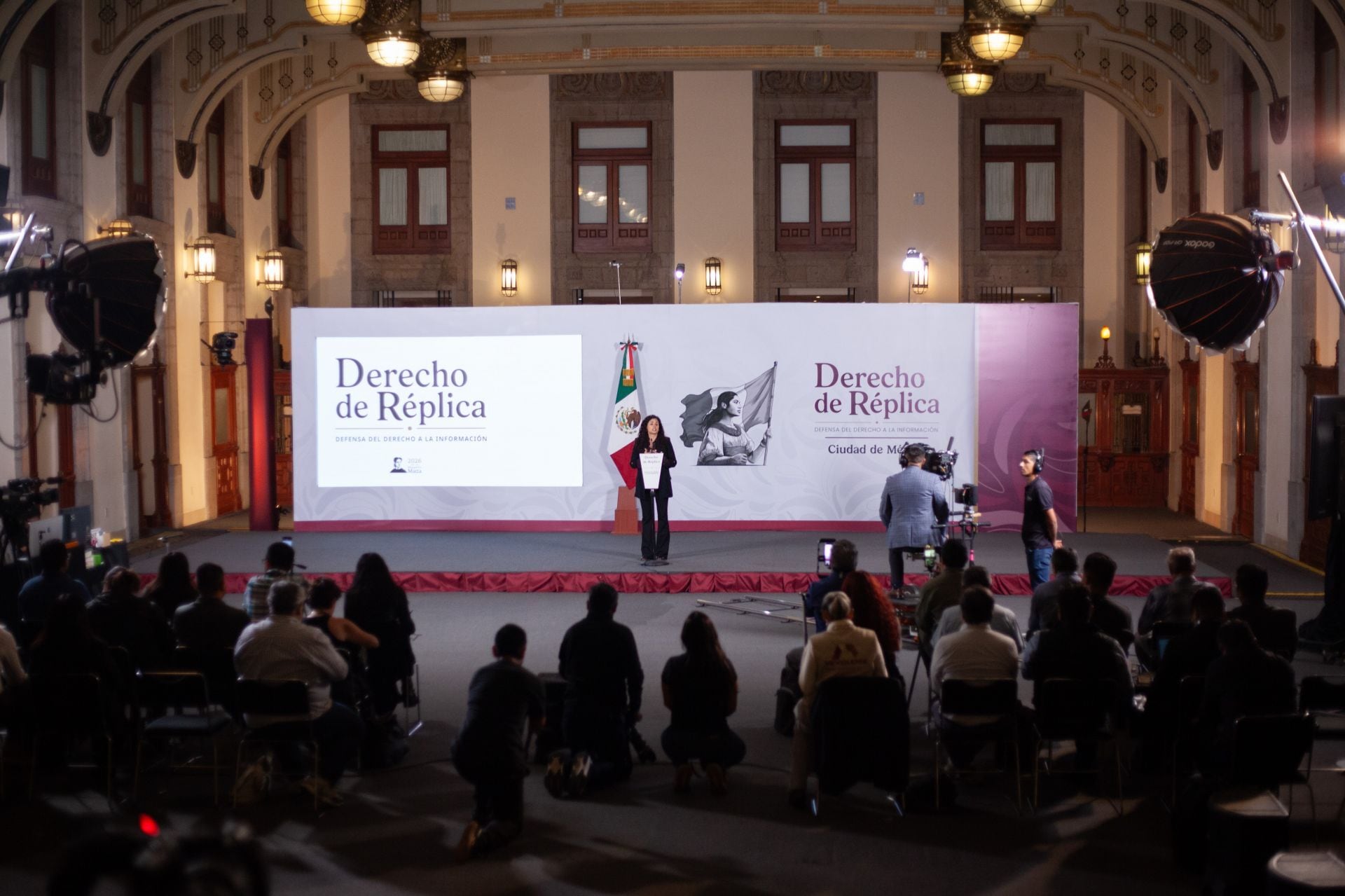Luisa Alcalde difunde listas de periodistas y políticos que atacan a la 4T