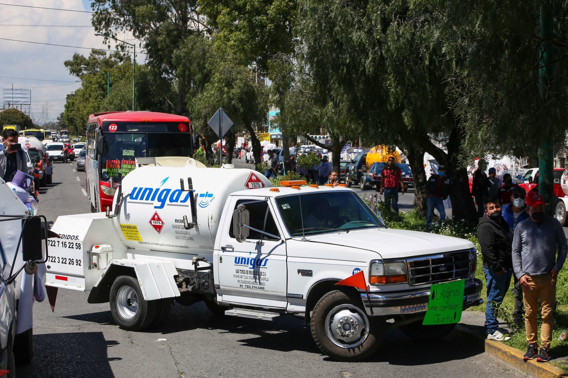 Gaseros mantienen paro por cuarto día