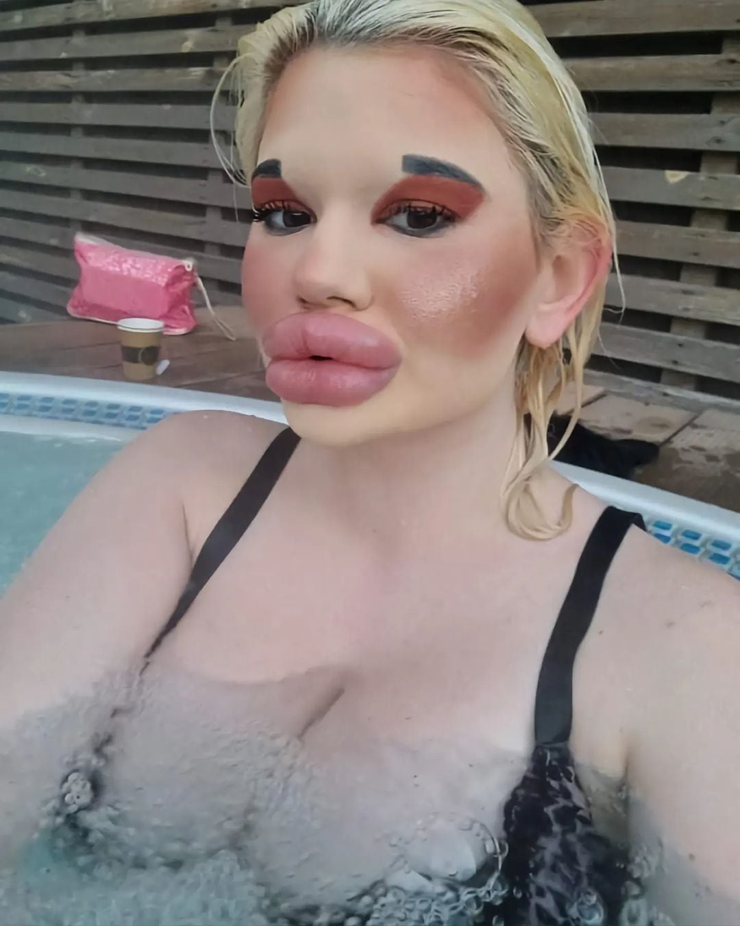 Andrea Ivanova, la mujer con los labios más grandes