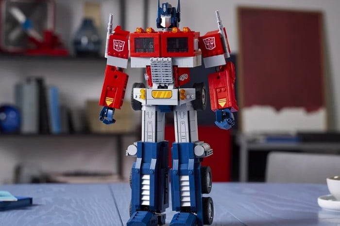 Figura LEGO Optimus Prime que se transforma