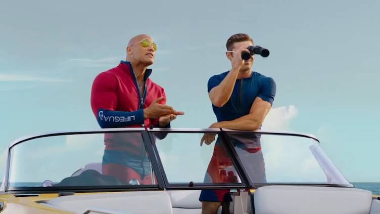 Zac Efron y Dwayne Johnson “se besan” en el nuevo adelanto de Baywatch