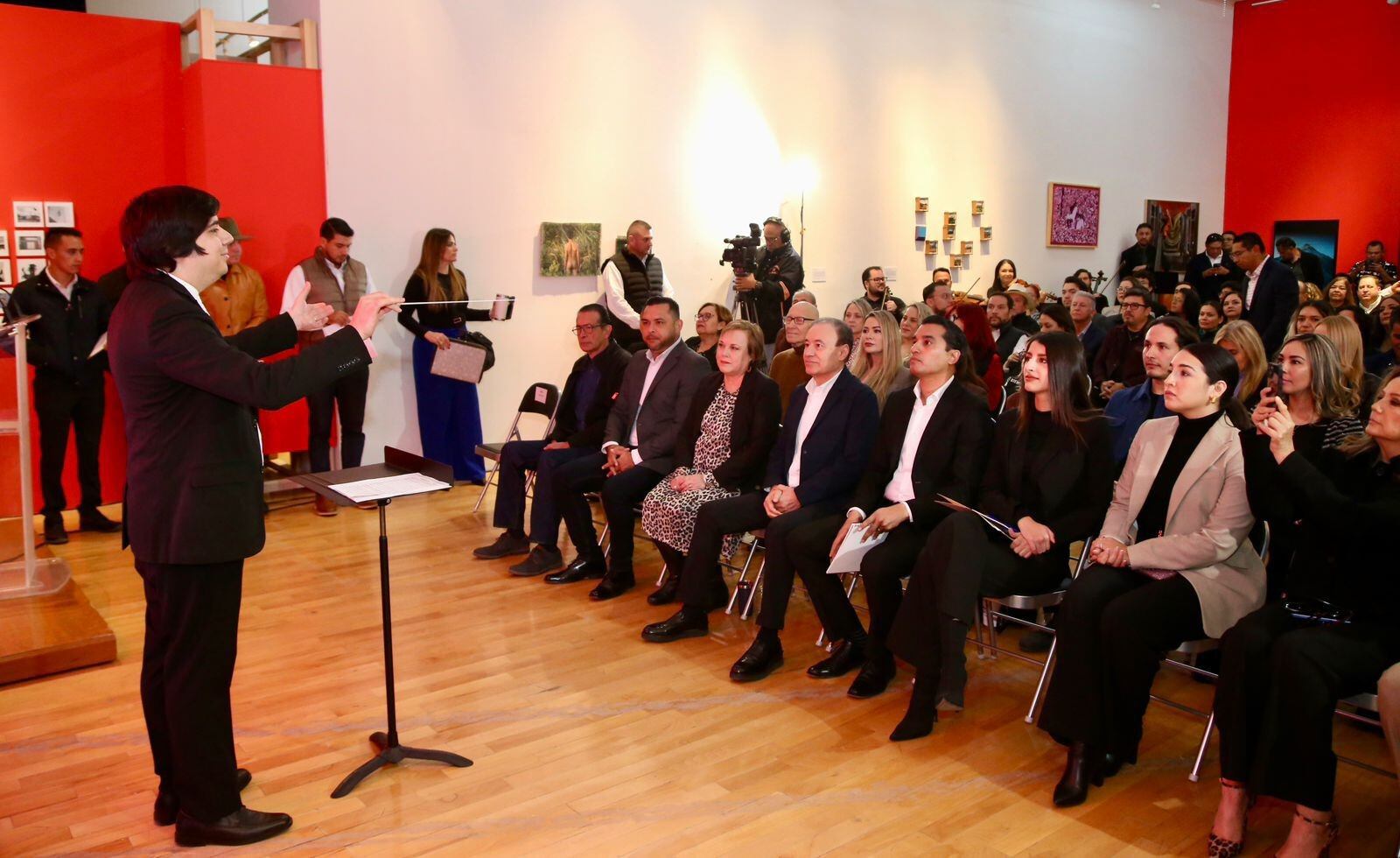 Alfonso Durazo deslumbra con 750 artistas de lujo en 40 aniversario de FAOT