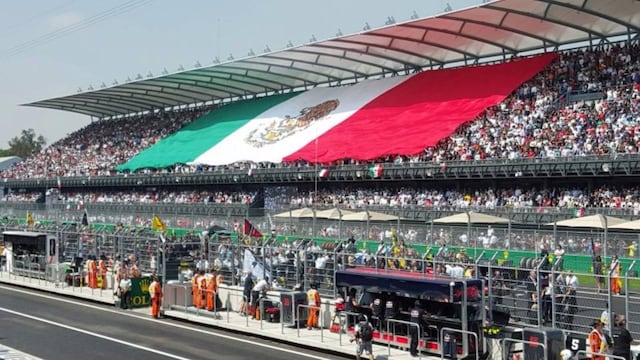 La afición mexicana en el Autódromo Hermanos Rodríguez.