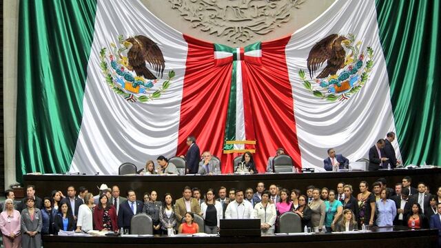 El diputado Irán Santiago Manuel durante su posicionamiento a nombre de toda la bancada de Morena.