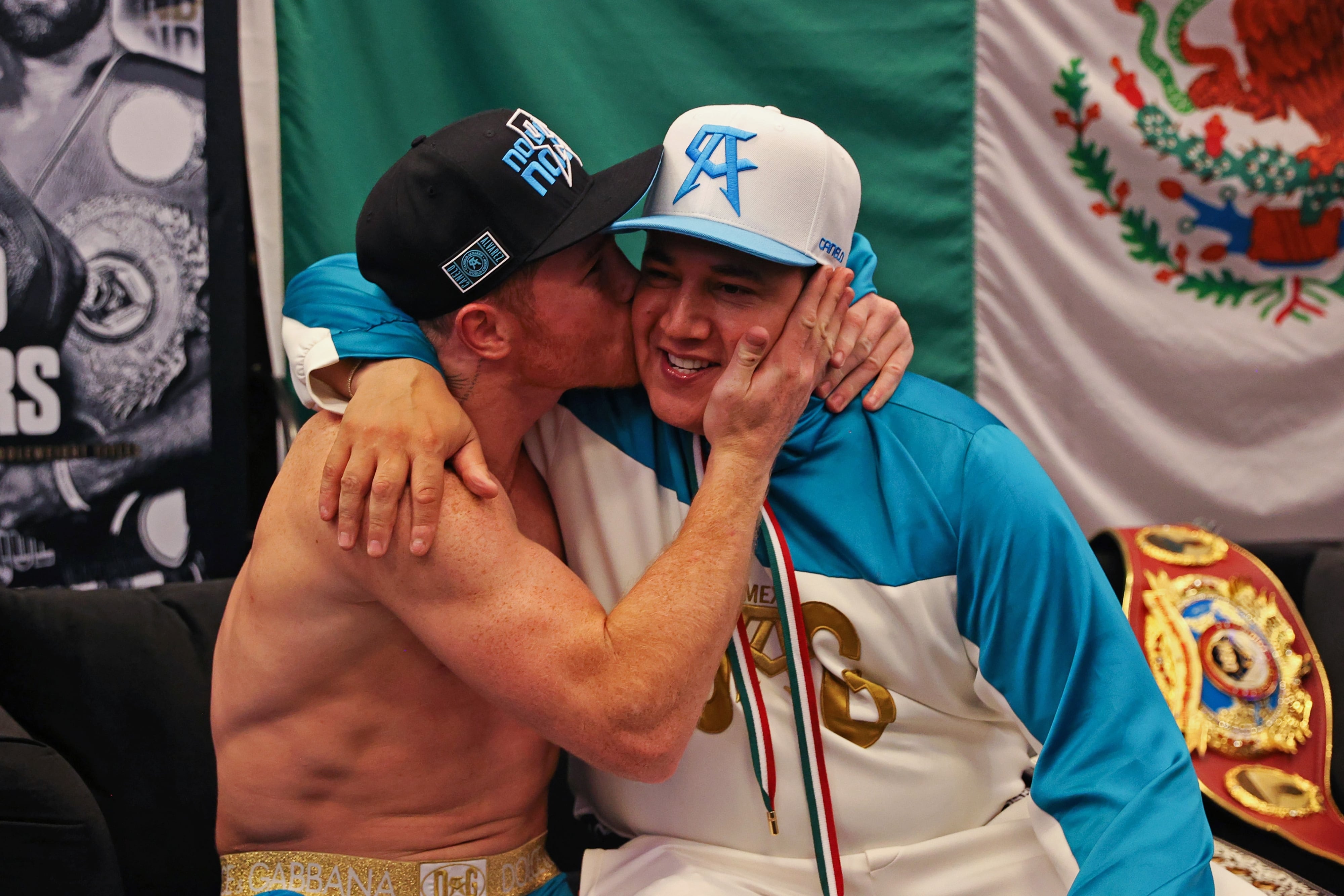Canelo y Eddy Reynoso