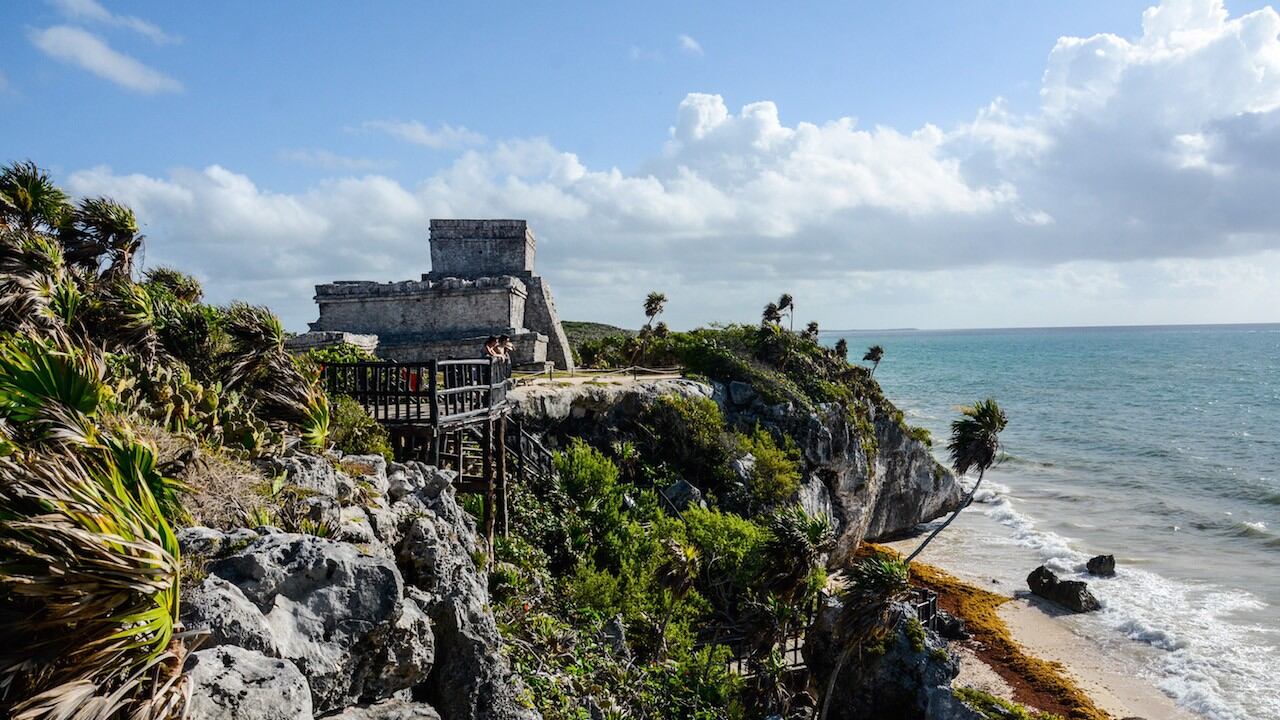 Tulum, una de las paradas del Tren Maya propuesto por AMLO.