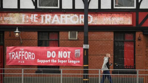 Manchester United: Fans irrumpen en entrenamiento