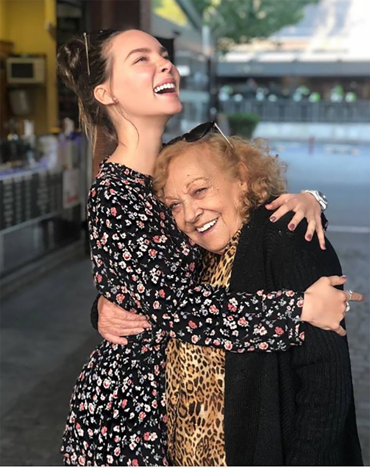 Belinda junto a su abuela