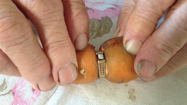 Anillo de compromiso.