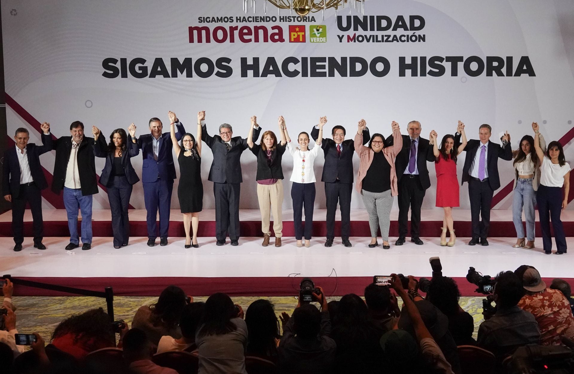 Claudia Sheinbaum presenta a su equipo de campaña