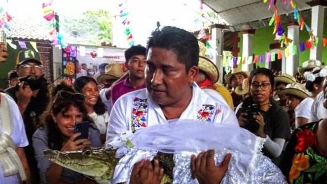 Alcalde de México se casa con un caimán