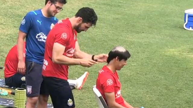 Pollo Briseño inició la novatada en el Club Chivas.