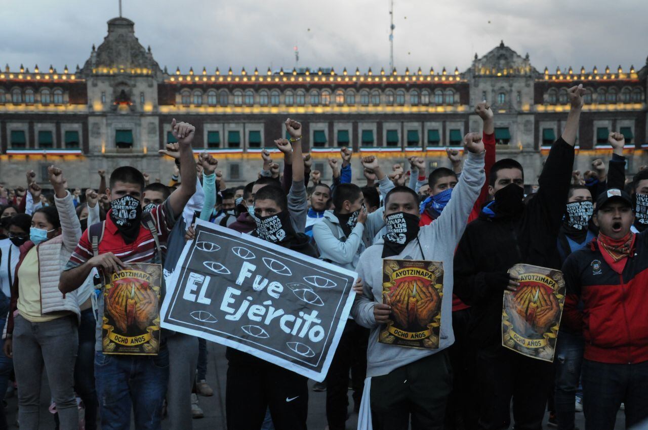 Marcha a 8 años de la desaparición forzada de los 43 normalistas de Ayotzinapa
