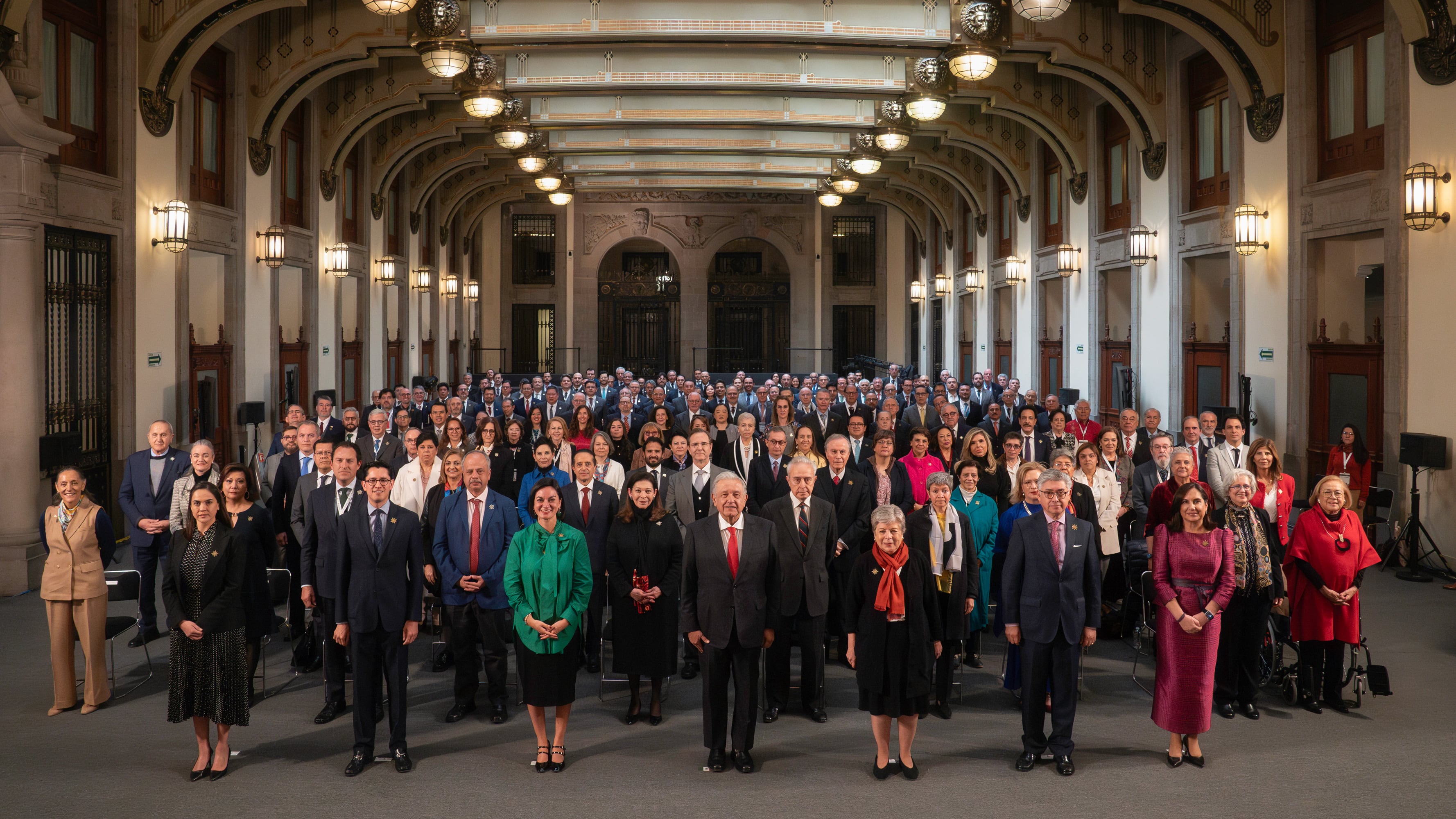 AMLO sostiene la 35 reunión de embajadores y cónsules 2024 en Palacio Nacional