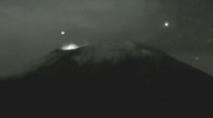 OVNI ingresando al cráter del volcán Popocatépetl