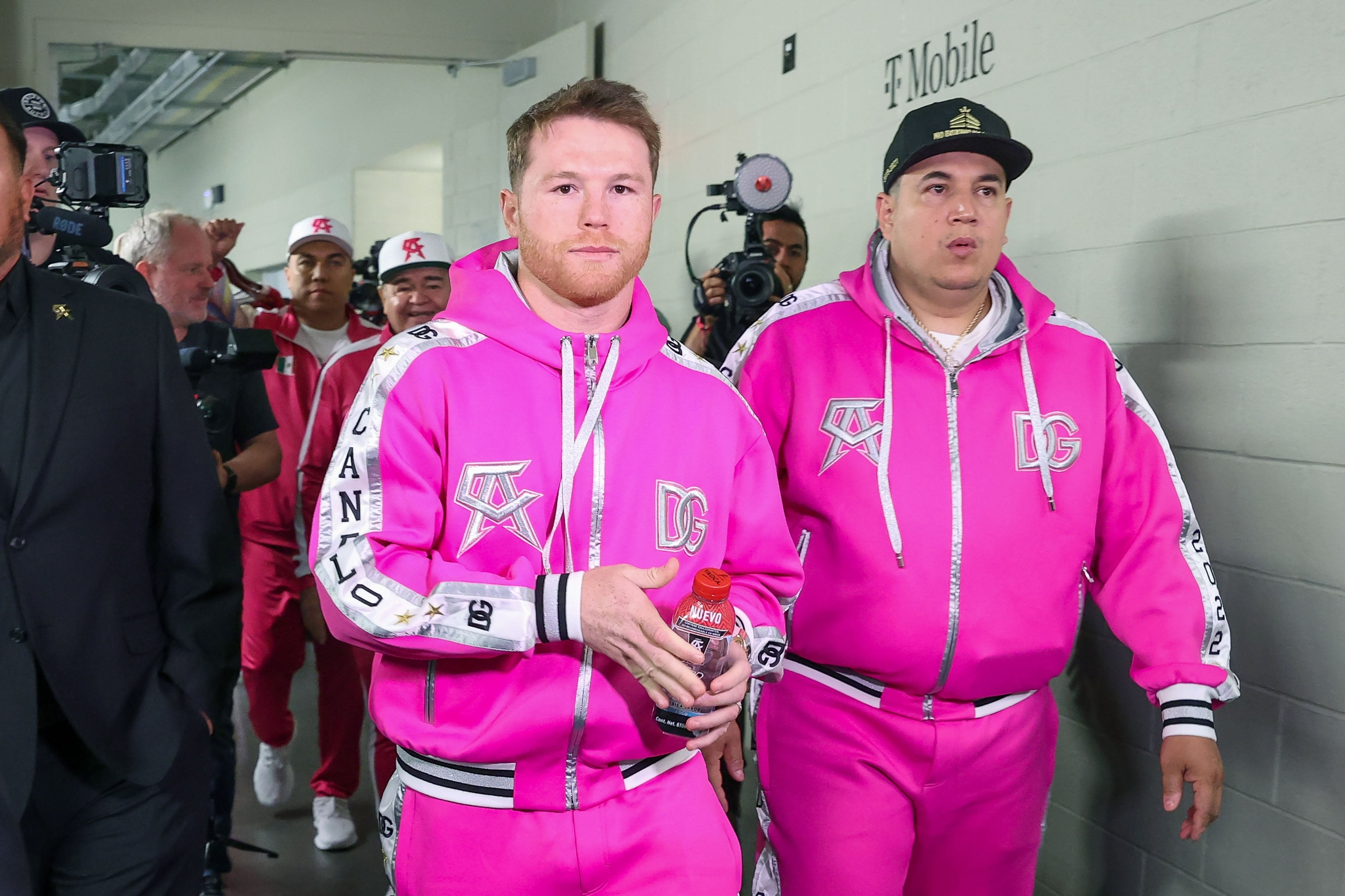 Canelo Álvarez y Eddy Reynoso