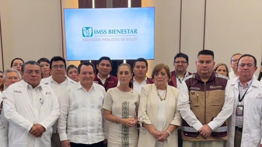 Claudia Sheinbaum se reúne con médicos de ocho hospitales del IMSS-Bienestar en Yucatán
