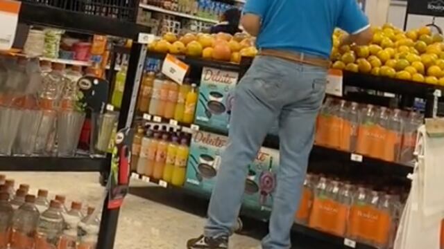 Mujer sufre acoso en supermercado