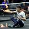 VIDEO: Fan interrumpe juego de la Laver Cup y prende fuego como protesta; se quema el brazo