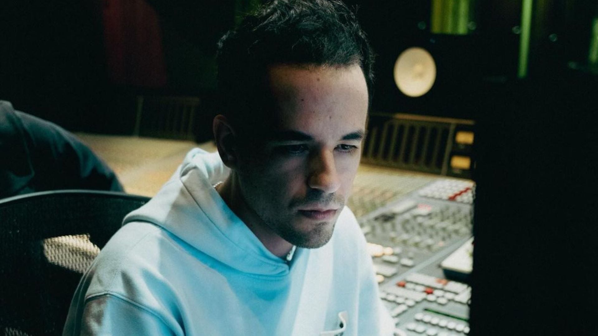 ¿Quién es Edgar Barrera, el compositor mexicano que lidera las nominaciones de los Premios Latin Grammy 2024?