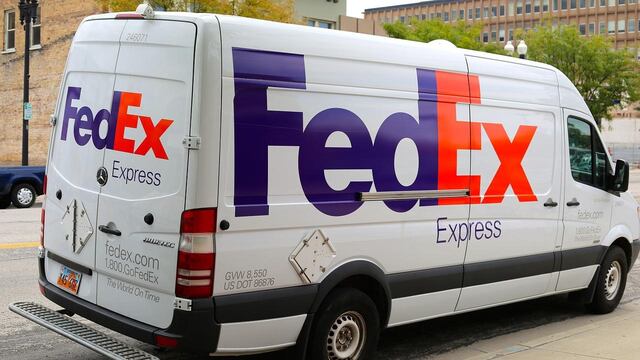 Transporte de la empresa de logística FedEx.