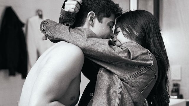 La sexy sesión de fotos que protagonizaron Danna Paola y Alex Hoyer en calzones encendió a las redes sociales.