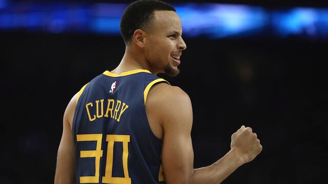 Curry llegó a los 15 mil puntos en la NBA
