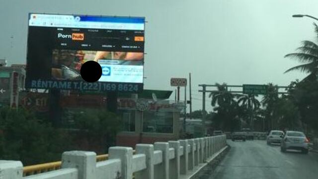 Exhiben porno en espectacular de Veracruz.
