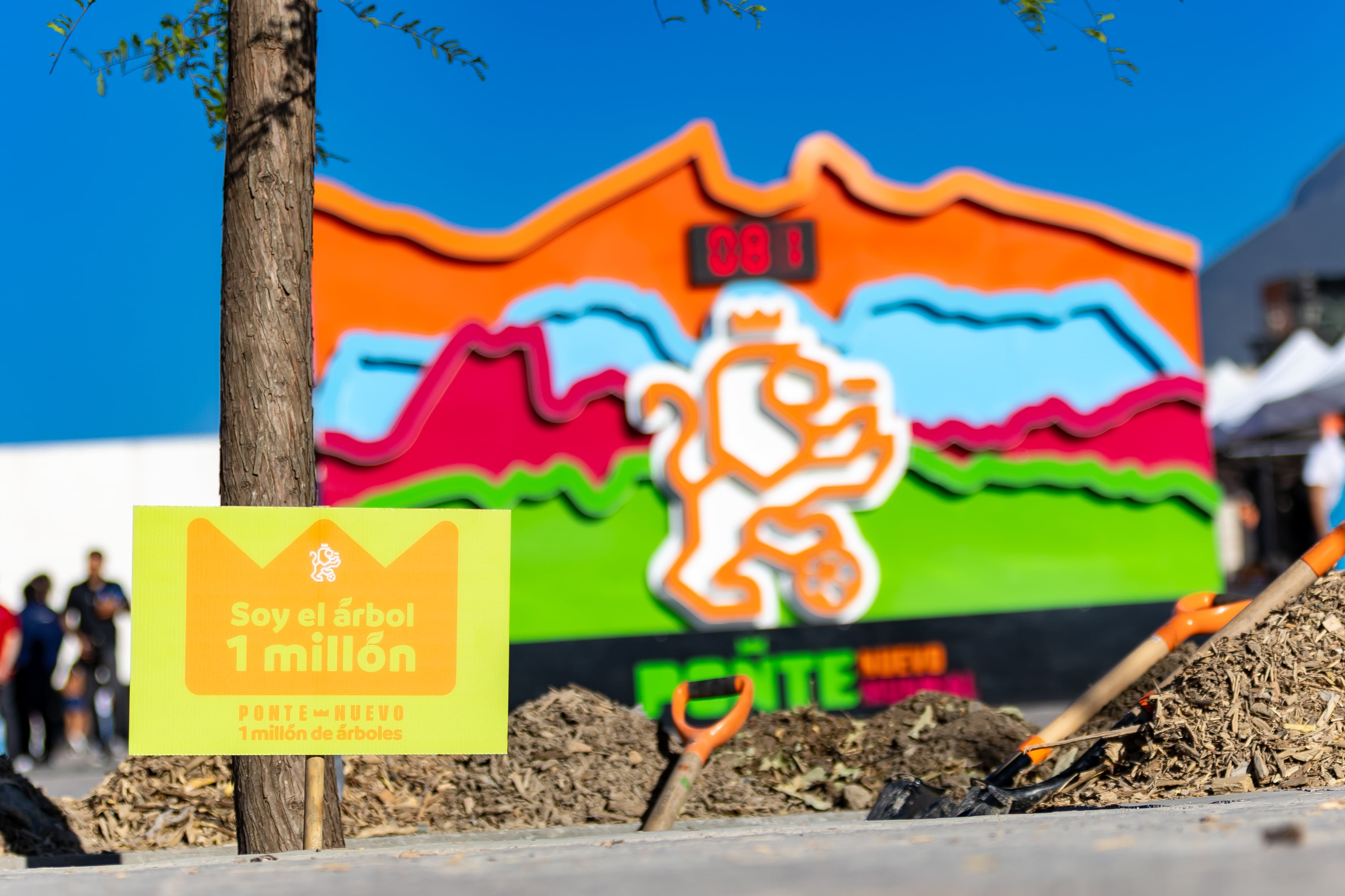 Samuel García y Mariana Rodríguez cumplen meta: Plantan el árbol 1 millón en NL.