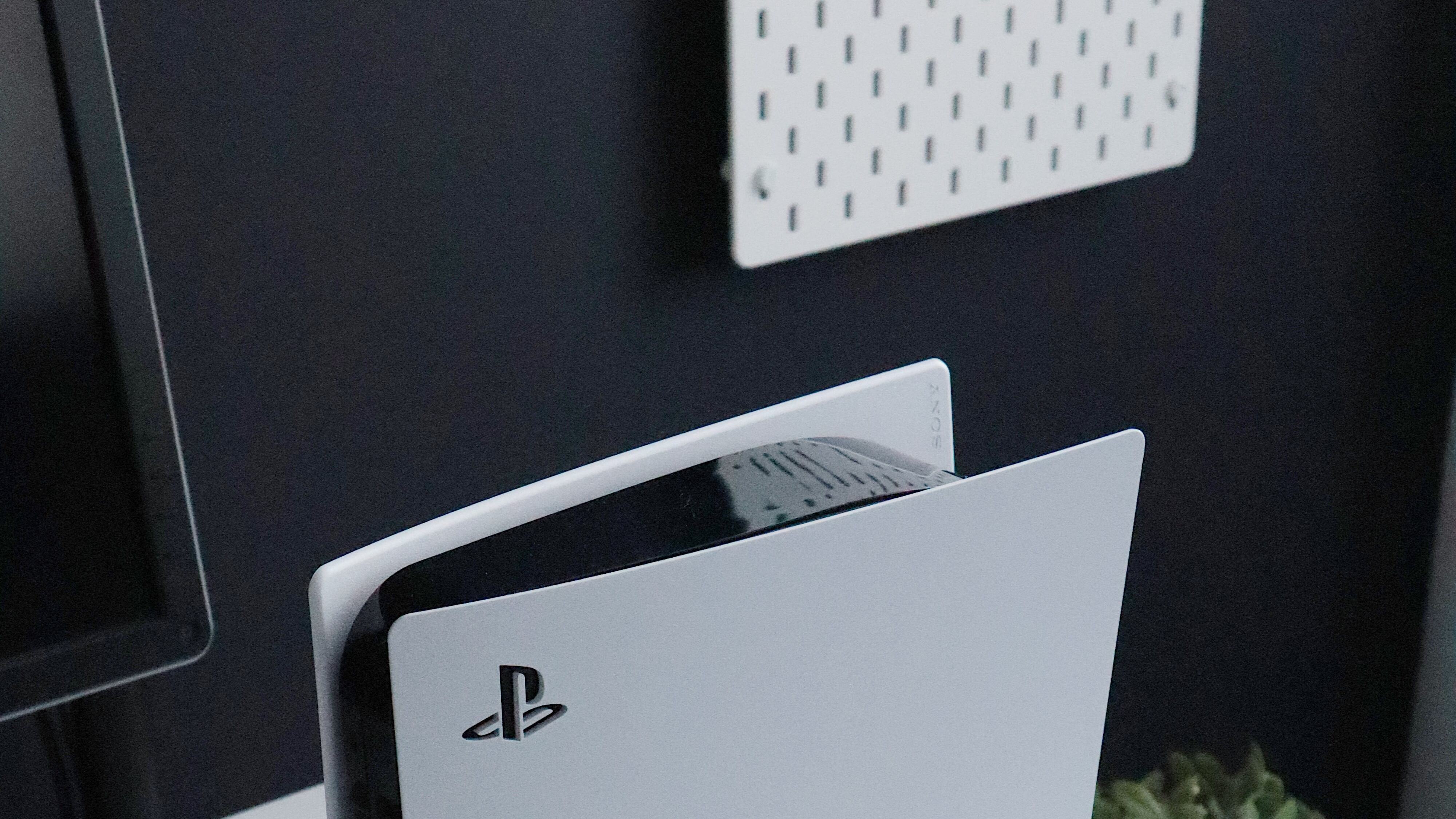 Vende su PS5 luego de que su esposa descubre que no es un purificador de aire