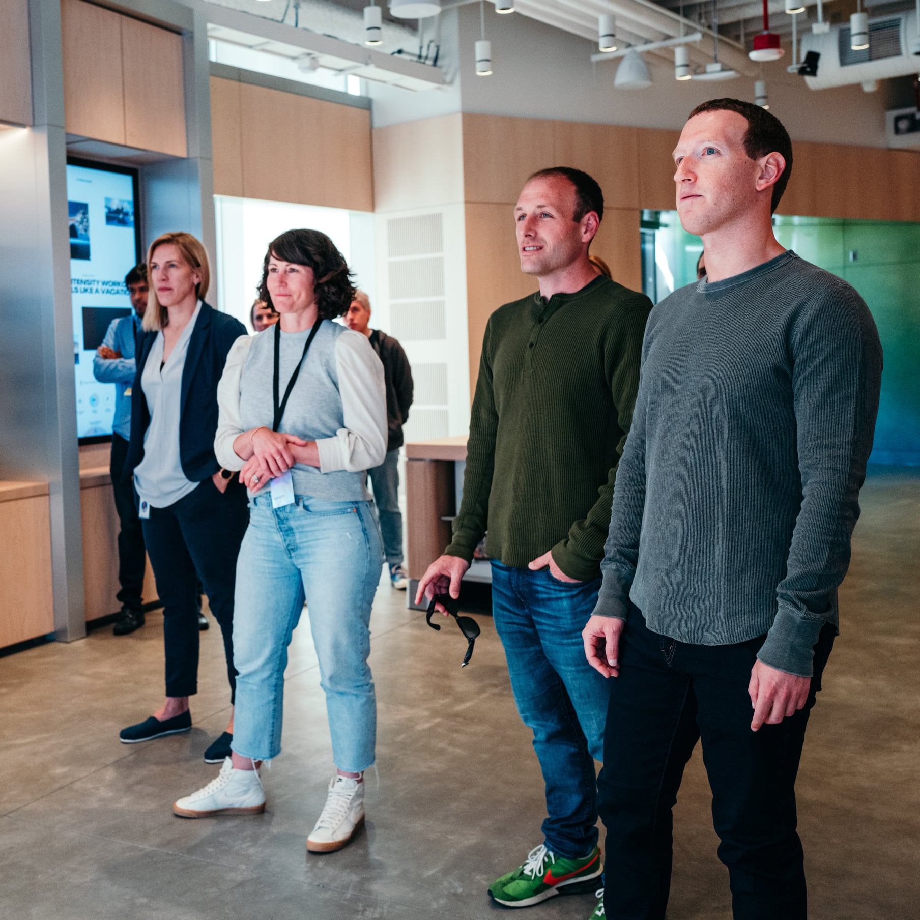 Mark Zuckerberg y su extraña selfie alimentan rumores de que es un extraterrestre