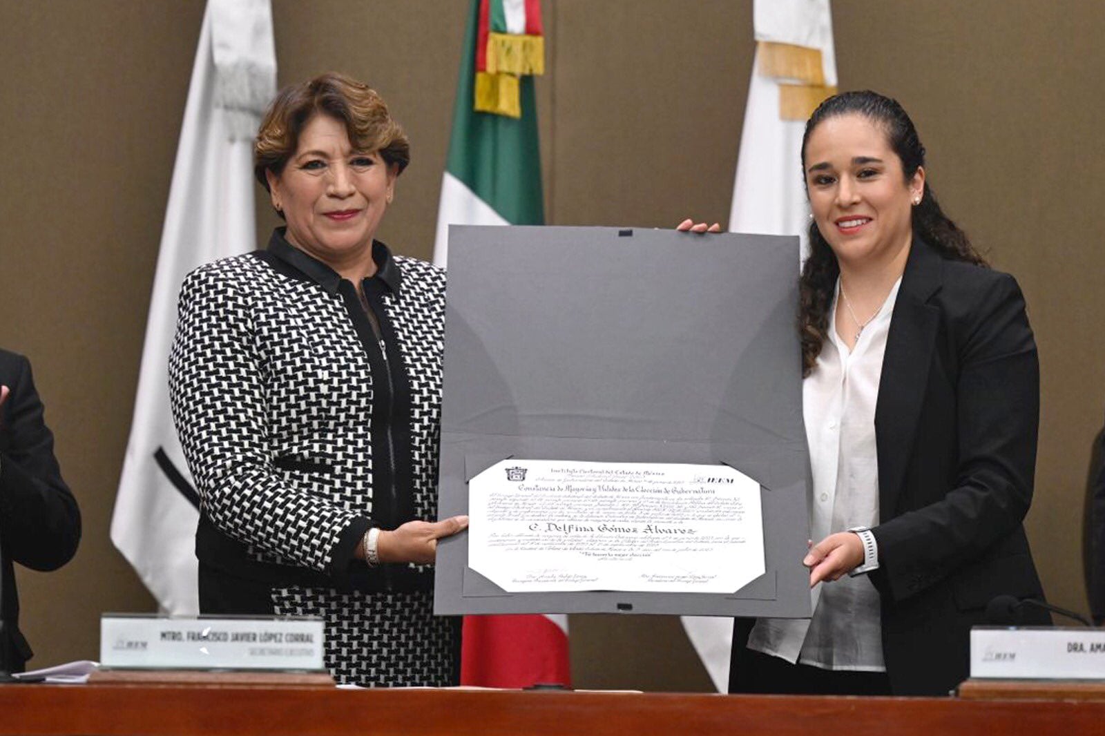 Delfina Gómez recibe constancia de mayoría de votos
