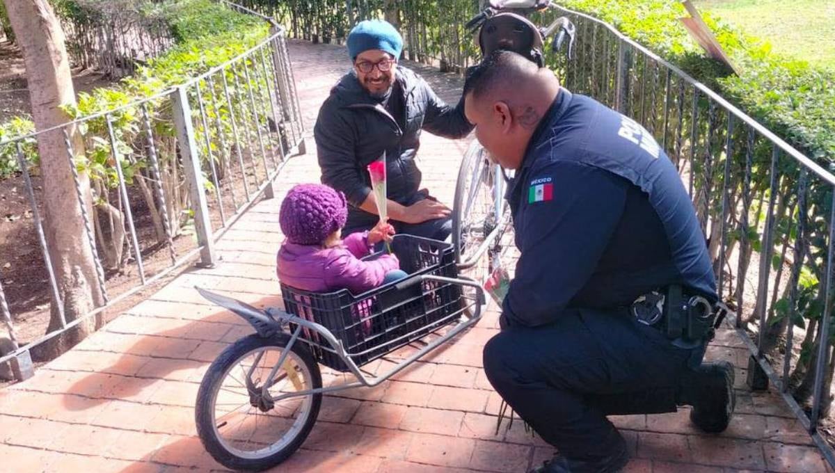 Policías de Coahuila regalan flores este 14 de febrero
