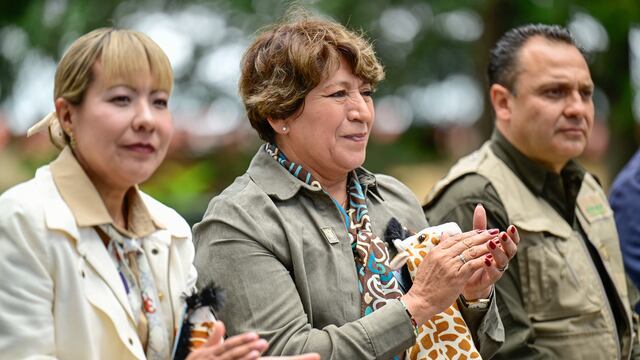 Delfina Gómez presenta a Cosmo, jirafa que se suma al Parque Ecológico Zacango