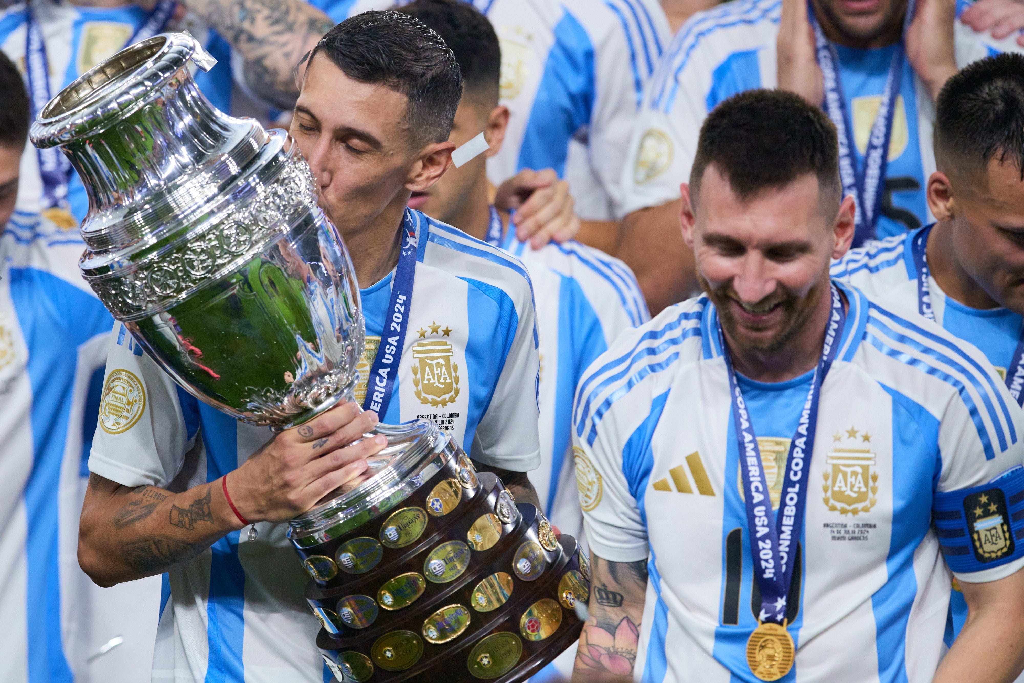 Argentina inicia la defensa del campeonato ante Argelia