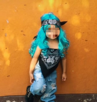 Niña celebra su cumpleaños con temática de Karol G