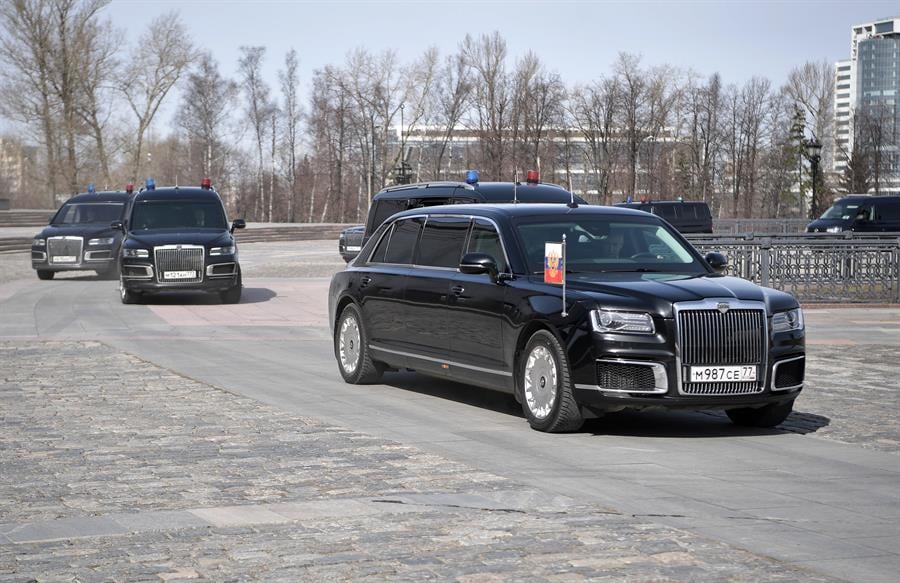 Vladimir Putin regala coche de lujo a Kim-Jong