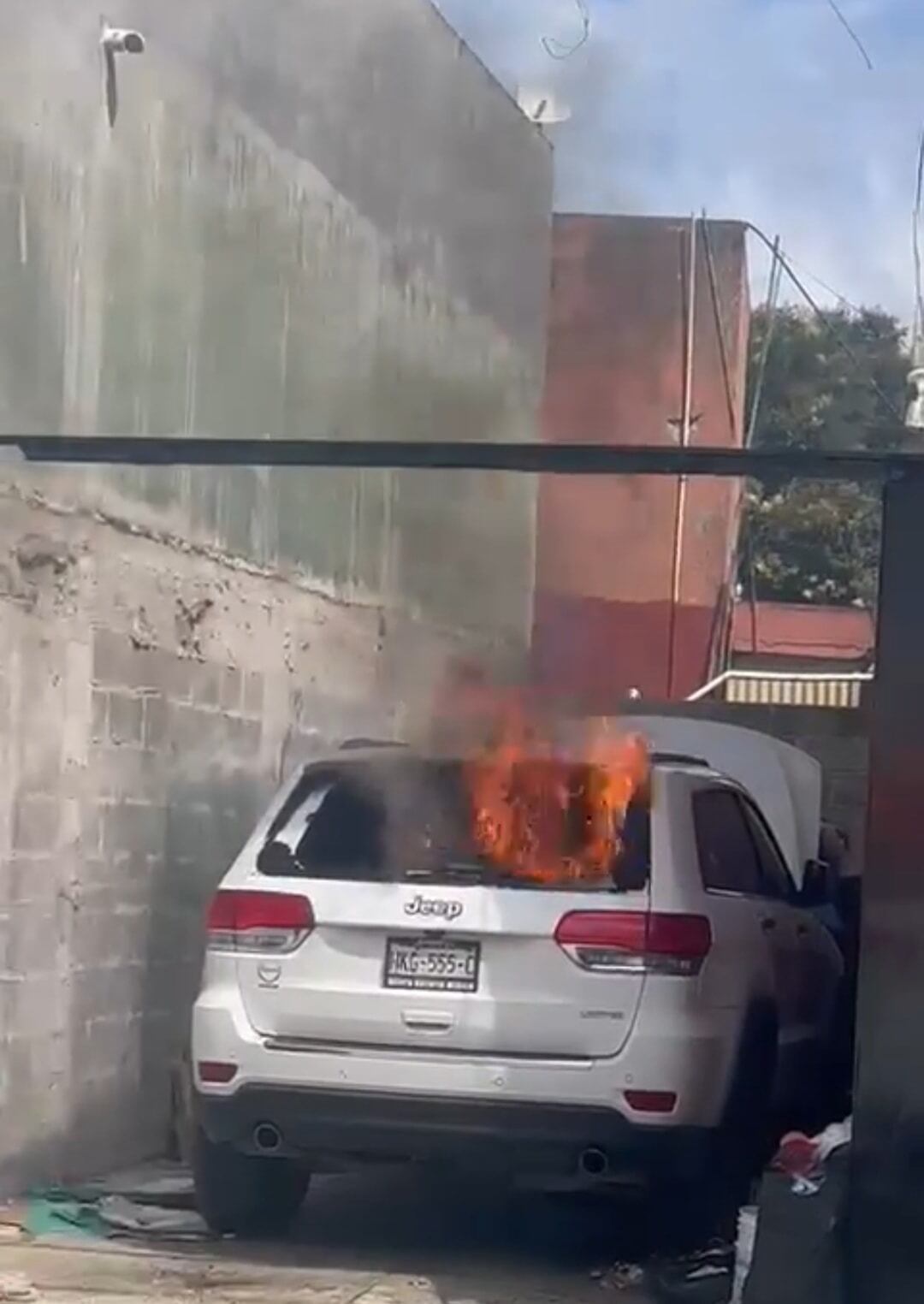En Zacualtipán, los habitantes irrumpieron en casa del alcalde: tuvo que escapar por el techo