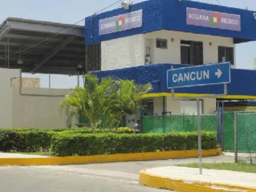 Denuncian a Aduana de Cancún por extorsionar extranjeros; les cobraron casi 10 mil pesos de impuestos por 2 paquetes de cigarros