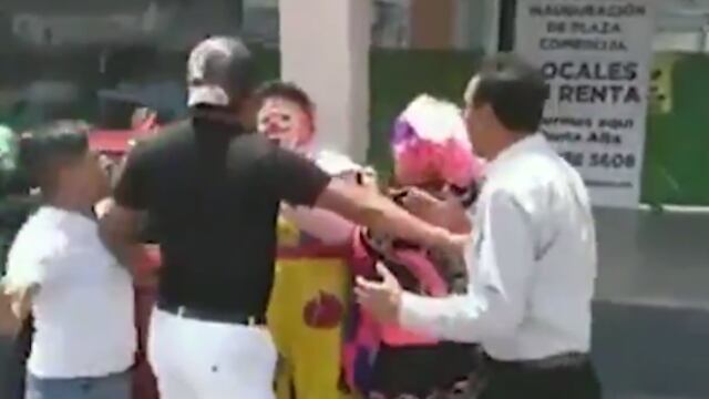Pelea de payasos en Toluca.
