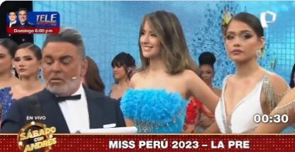 Conductor corriendo a su empleado en vivo