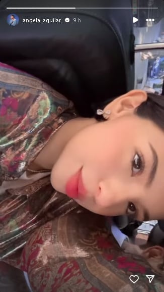 Ángela Aguilar se comparte y detrás aparece Christian Nodal.