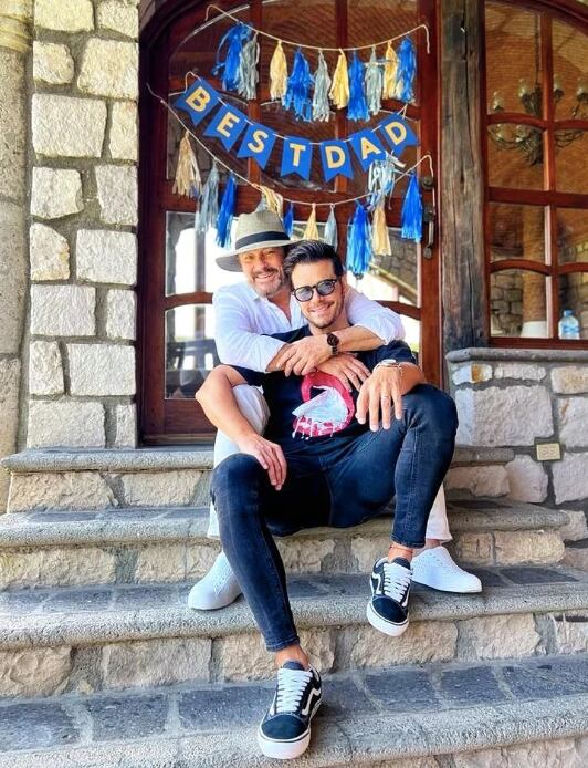 Brandon Peniche junto a su papá Arturo Peniche