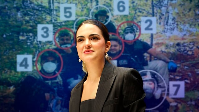 Andrea Chávez pone en duda versión del Gobierno de Chihuahua sobre foto de agentes