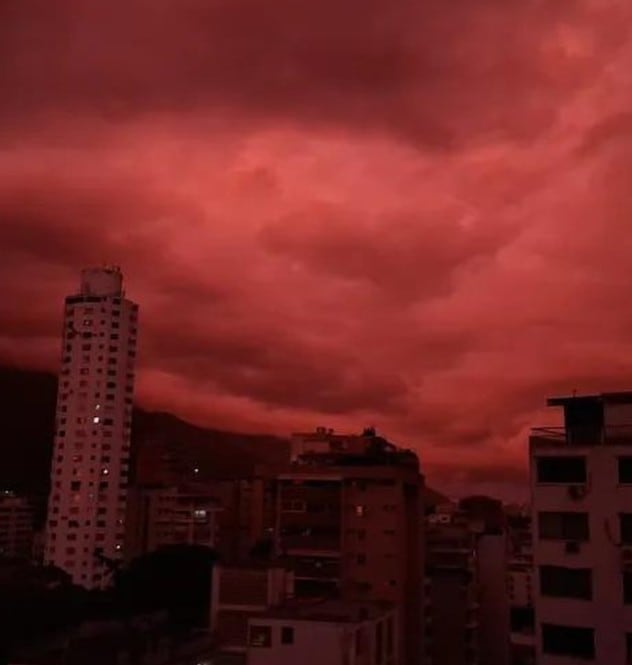 Cielo rojo en Caracas