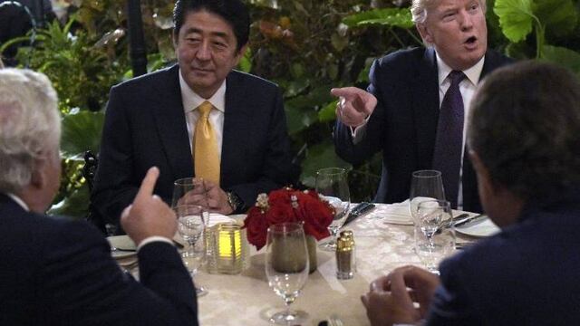 El primer ministro japonés, Shinzo Abe se reunió con Donald Trump días antes de la inspección.