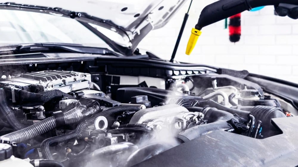 Cómo lavar el motor del auto con agua a presión