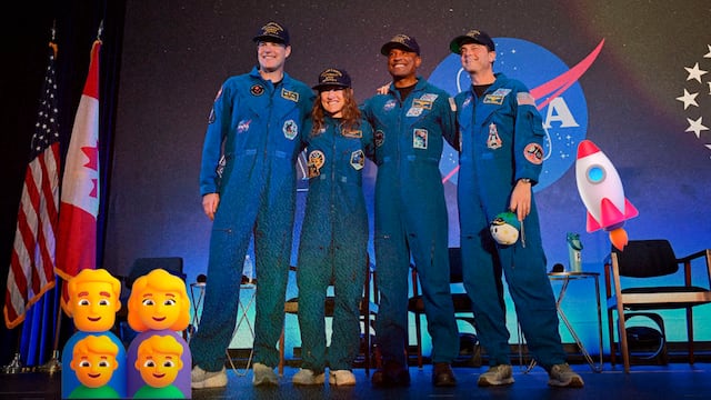 Astronautas de misión Artemis II se reúnen con sus familias