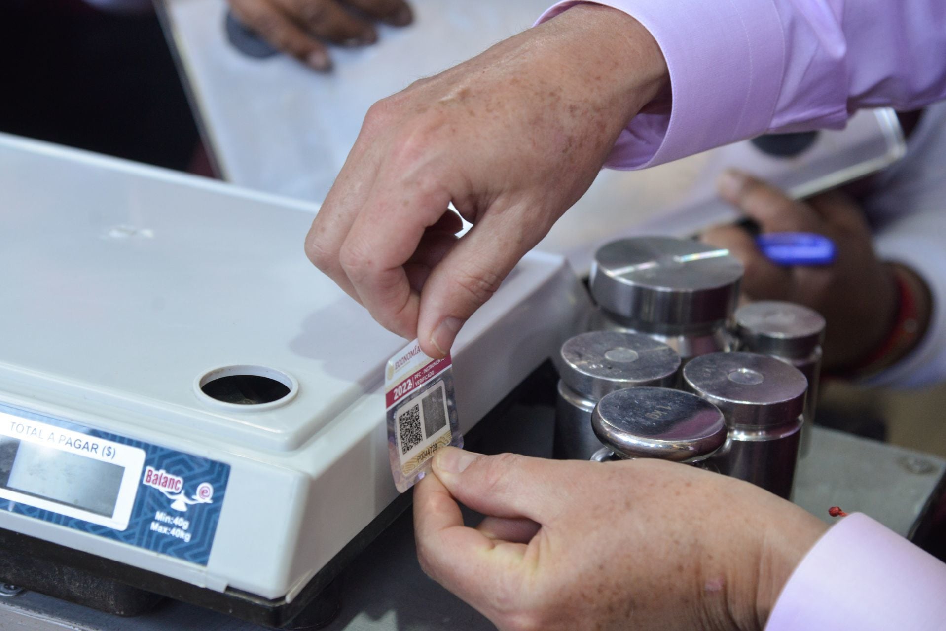 Profeco verifica básculas
